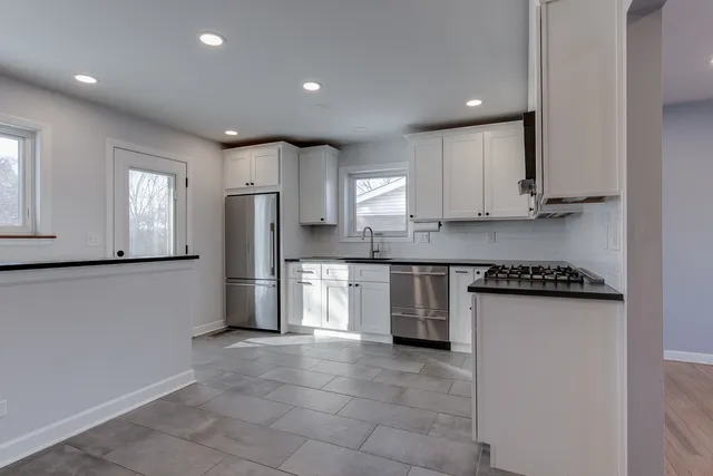 $3,000 | 1311 East Euclid Avenue, Arlington Heights, IL 60004