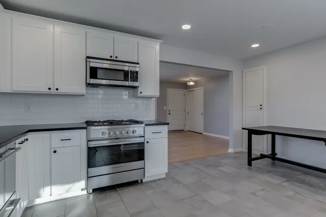 $3,000 | 1311 East Euclid Avenue, Arlington Heights, IL 60004