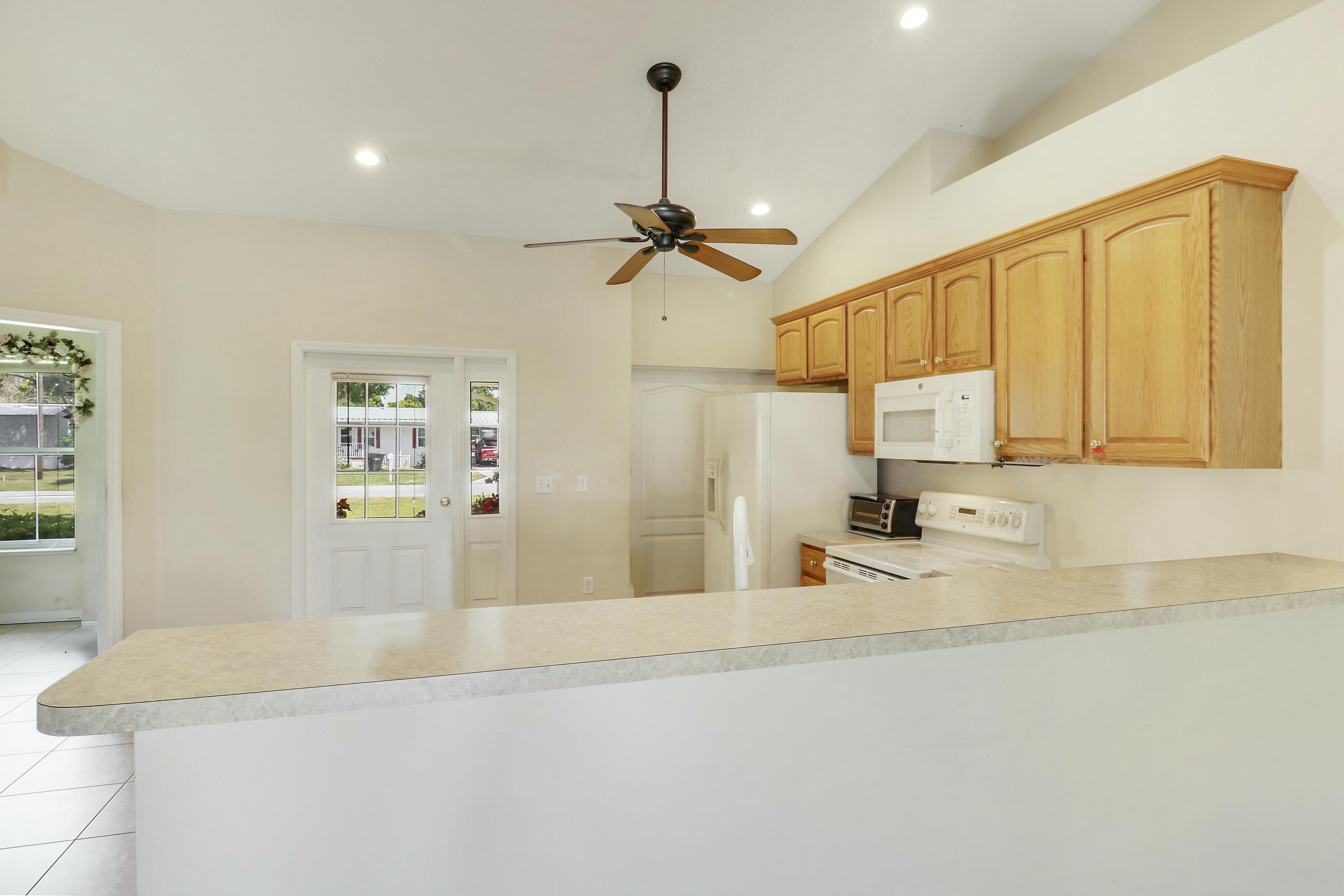 1914 Southeast 30th Street Okeechobee, FL 34974 - Photo 11 of 41 Kitchen