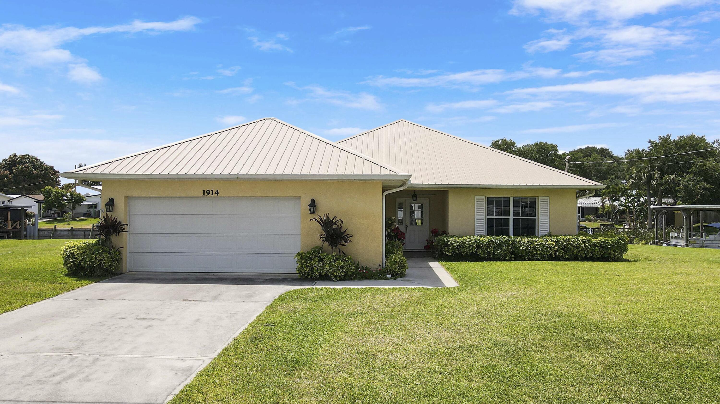 1914 Southeast 30th Street Okeechobee, FL 34974 - Photo 2 of 41 Welcome Home