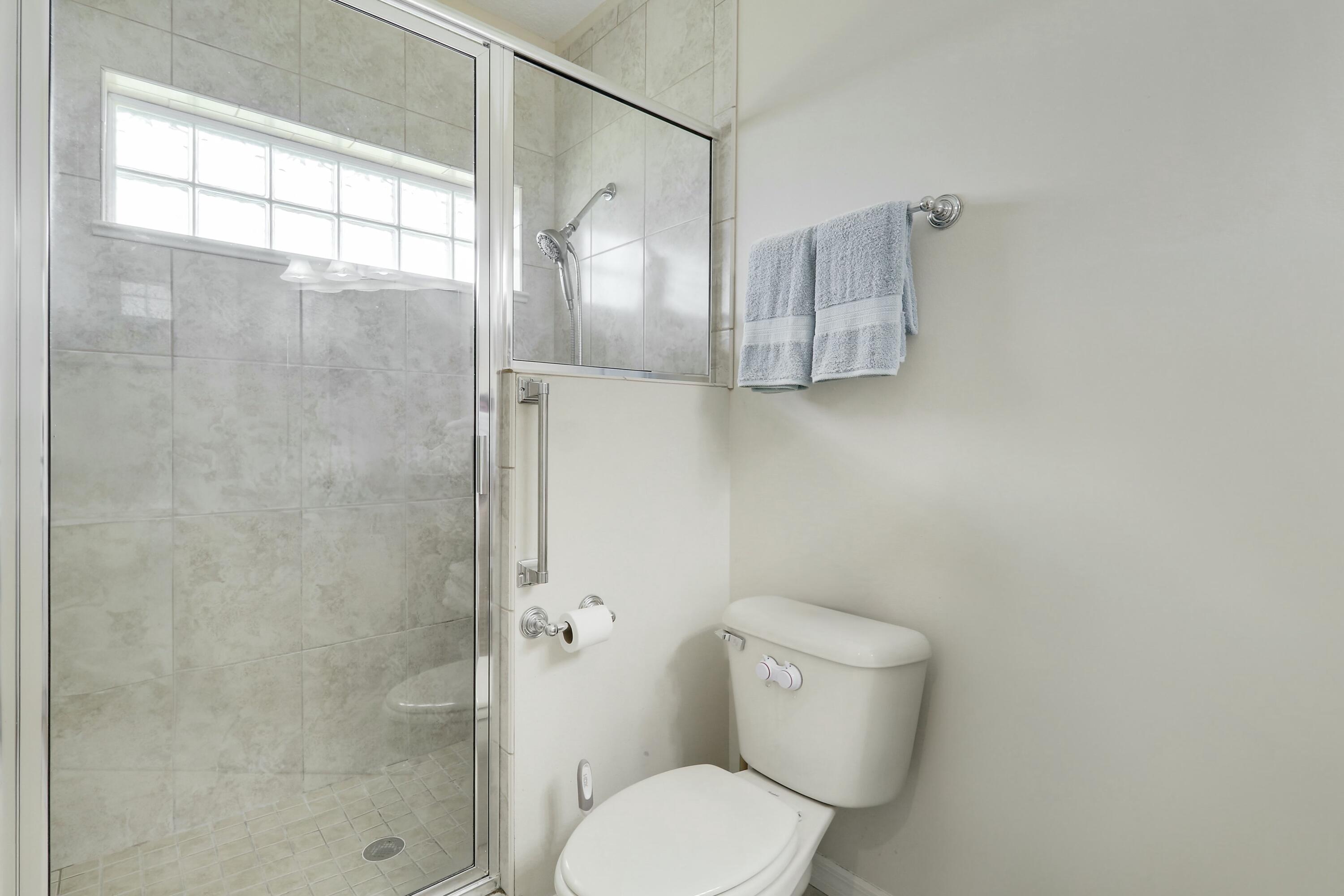 1914 Southeast 30th Street Okeechobee, FL 34974 - Photo 25 of 41 Primary Bath