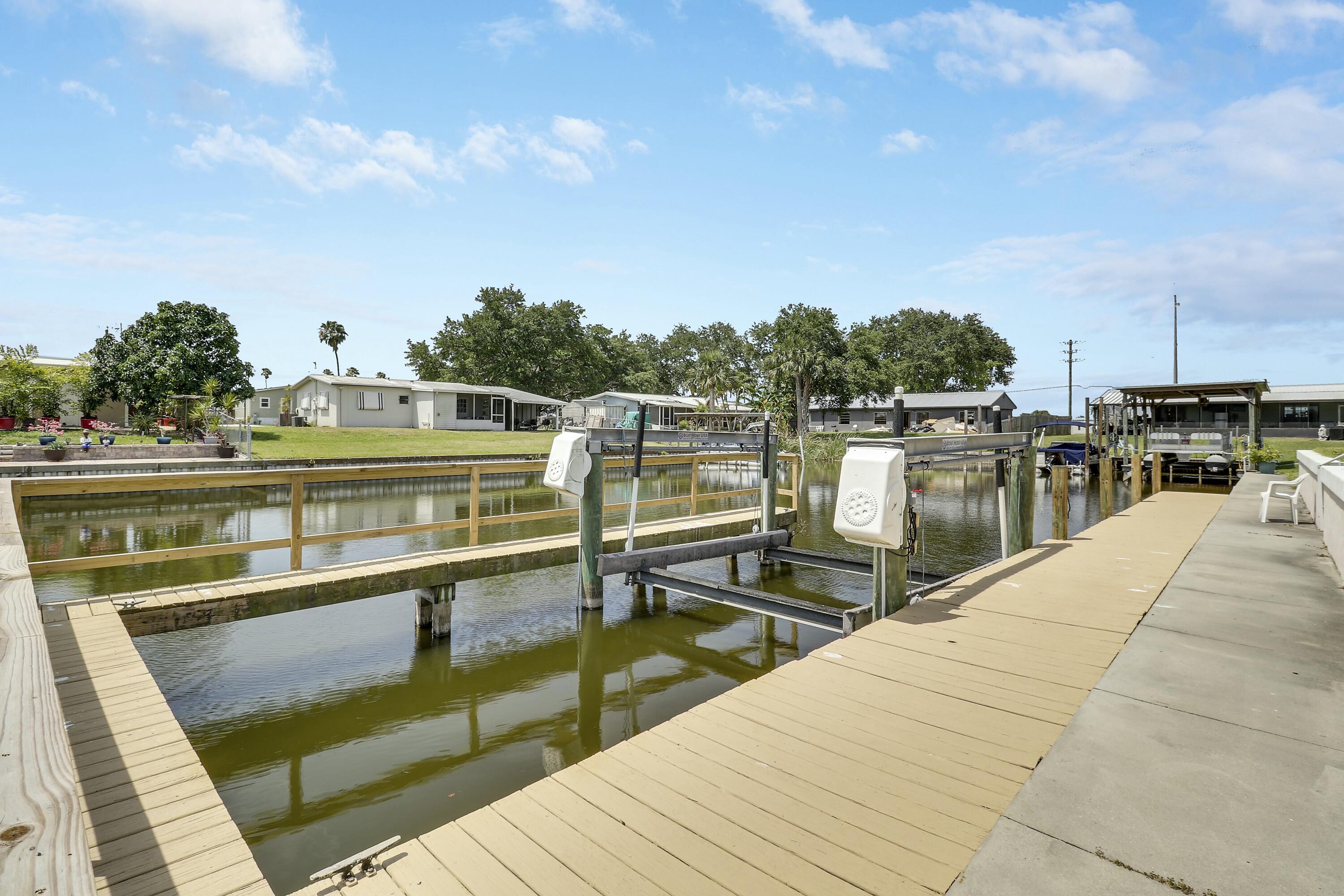 1914 Southeast 30th Street Okeechobee, FL 34974 - Photo 34 of 41 Canal & Lift