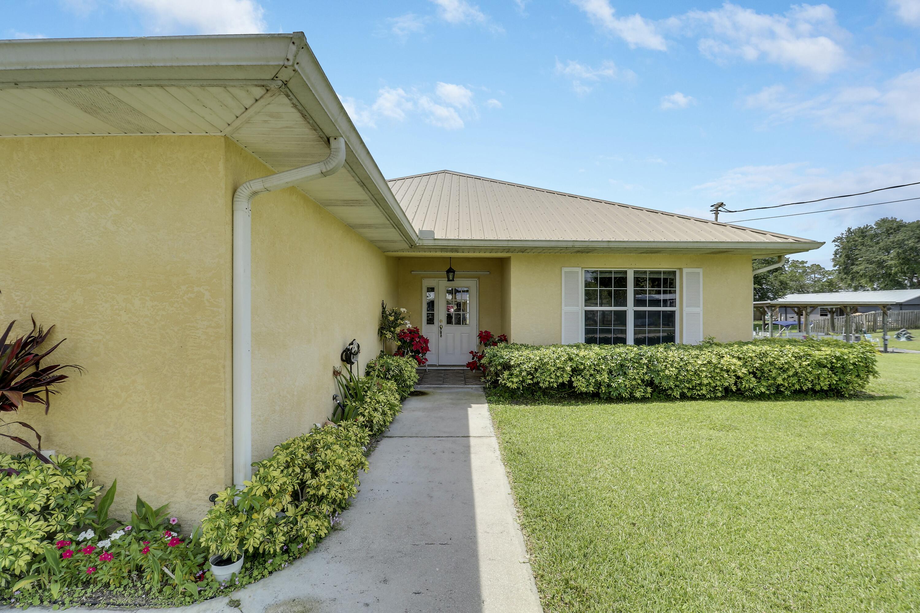 1914 Southeast 30th Street Okeechobee, FL 34974 - Photo 39 of 41 Front of House