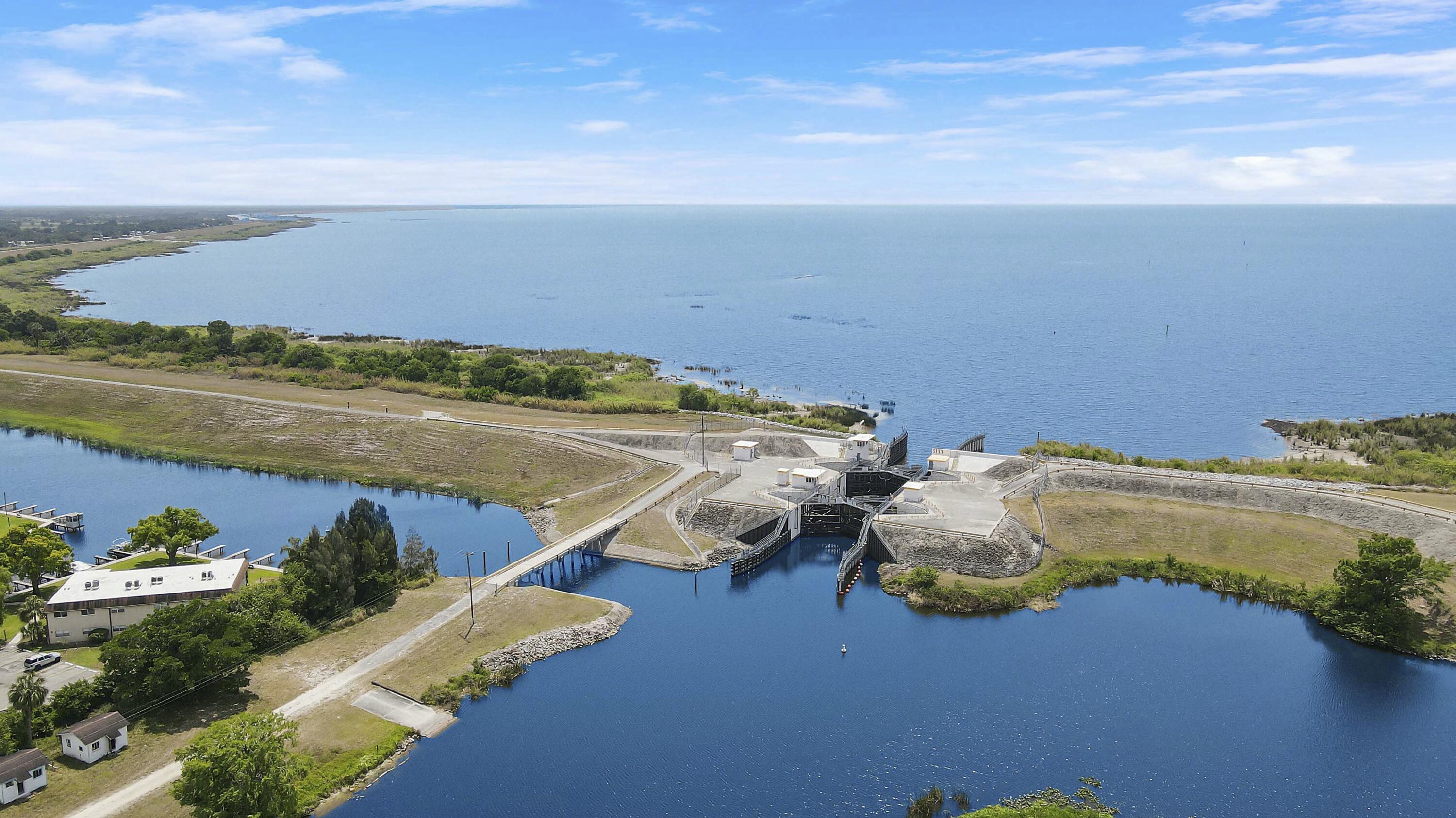 1914 Southeast 30th Street Okeechobee, FL 34974 - Photo 4 of 41 The Locks are so Close