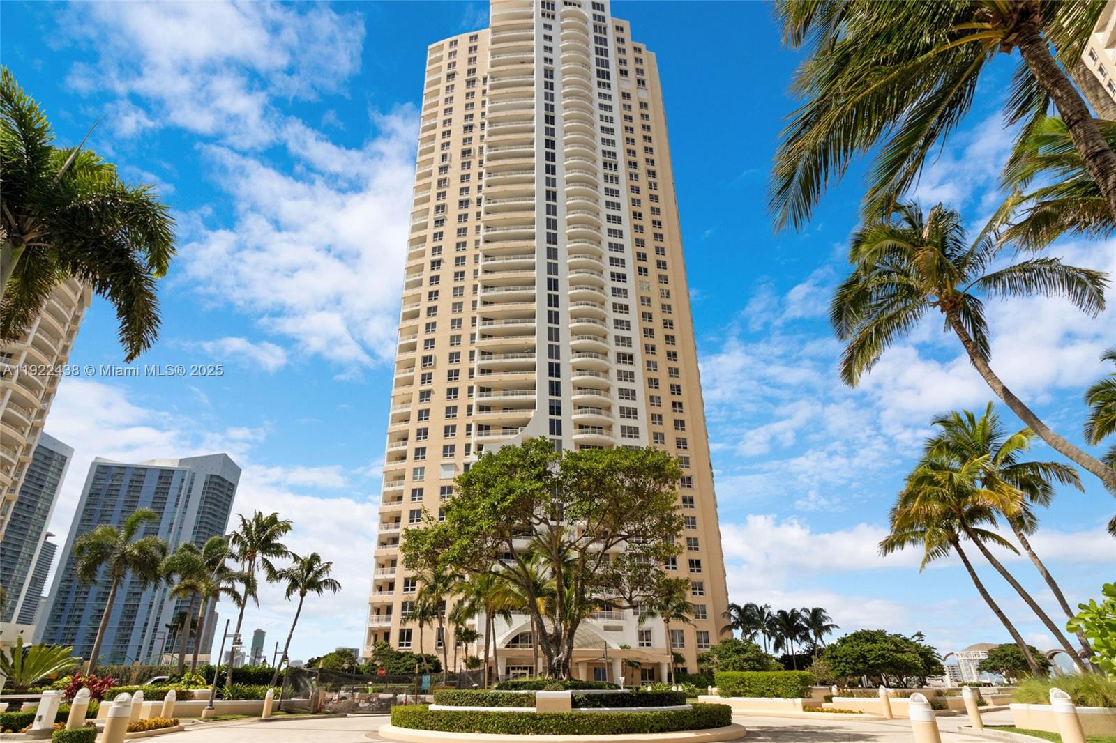 848 Brickell Key Drive, Unit 3905 Miami, FL 33131 - Photo 46 of 47 a view of a city