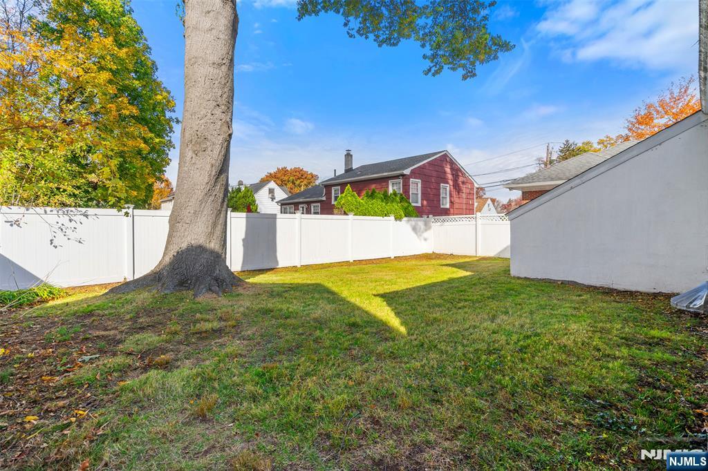811 Summit Avenue Hackensack, NJ 07601 - Photo 20 of 26 a view of a back yard