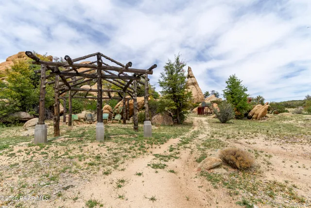 $1,757,000 | 1320 Grisby Road, Skull Valley, AZ 86338