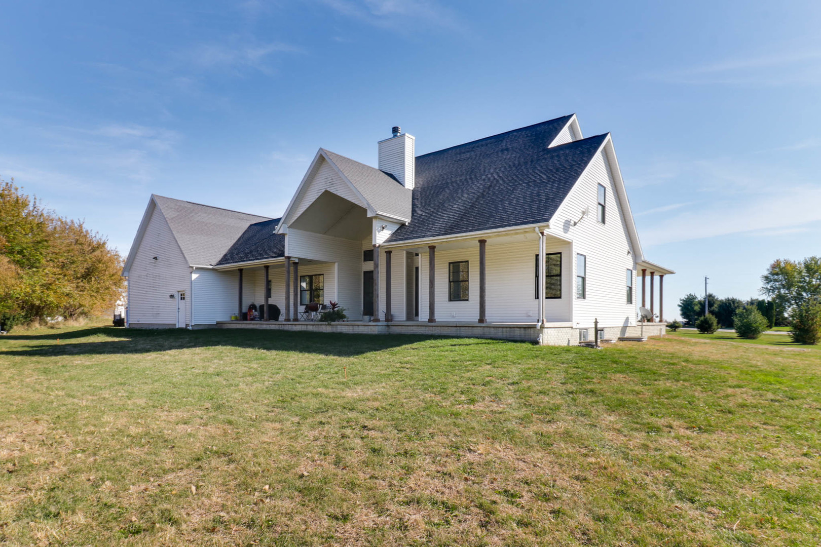 16658 North 200 East Road Danvers, IL 61732 - Photo 42 of 47 a view of a house with a yard