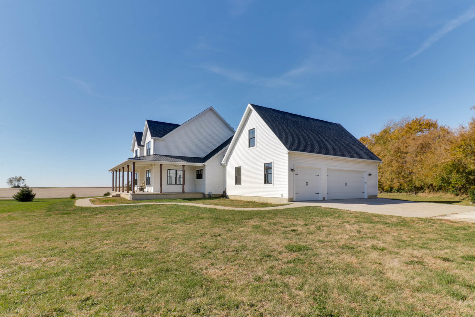 16658 North 200 East Road Danvers, IL 61732 - Photo 44 of 47 a big house with a big yard and large trees