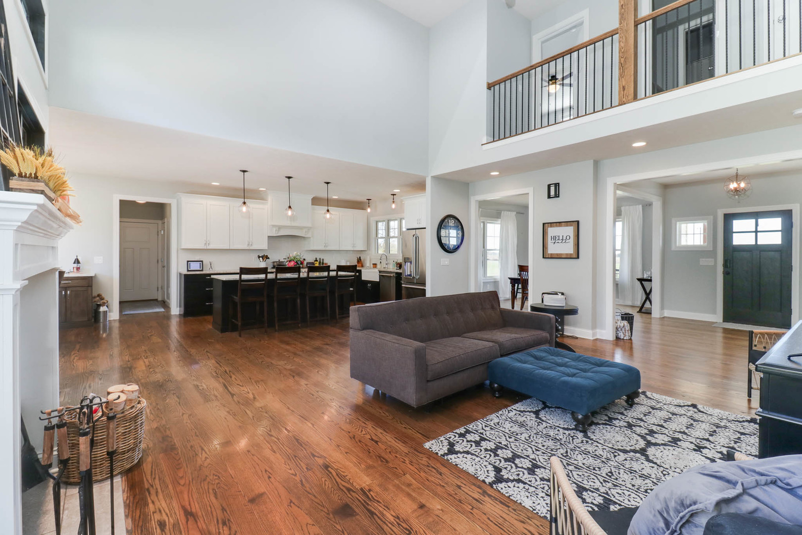 16658 North 200 East Road Danvers, IL 61732 - Photo 10 of 47 a living room with furniture and kitchen view