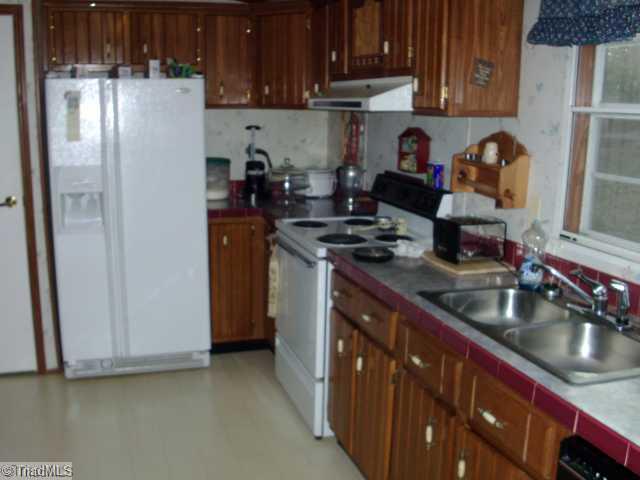 237 Atkinson Road Siloam, NC 27047 - Photo 6 of 16 Kitchen.