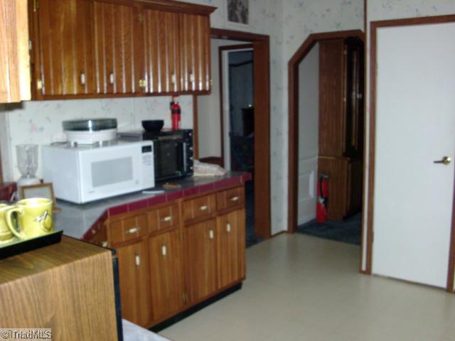 237 Atkinson Road Siloam, NC 27047 - Photo 7 of 16 Kitchen.
