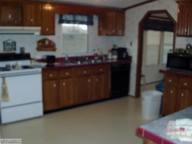 237 Atkinson Road Siloam, NC 27047 - Photo 8 of 16 Kitchen.