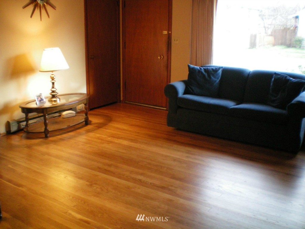325 Wells Avenue North Renton, WA 98057 - Photo 2 of 13 Gallery Image 2
