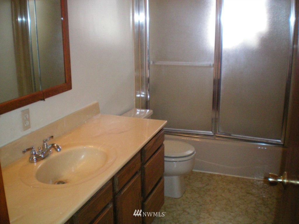 325 Wells Avenue North Renton, WA 98057 - Photo 12 of 13 Gallery Image 12
