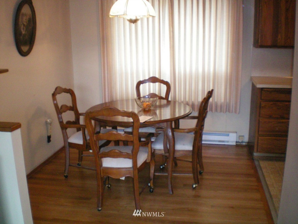 325 Wells Avenue North Renton, WA 98057 - Photo 4 of 13 Gallery Image 4