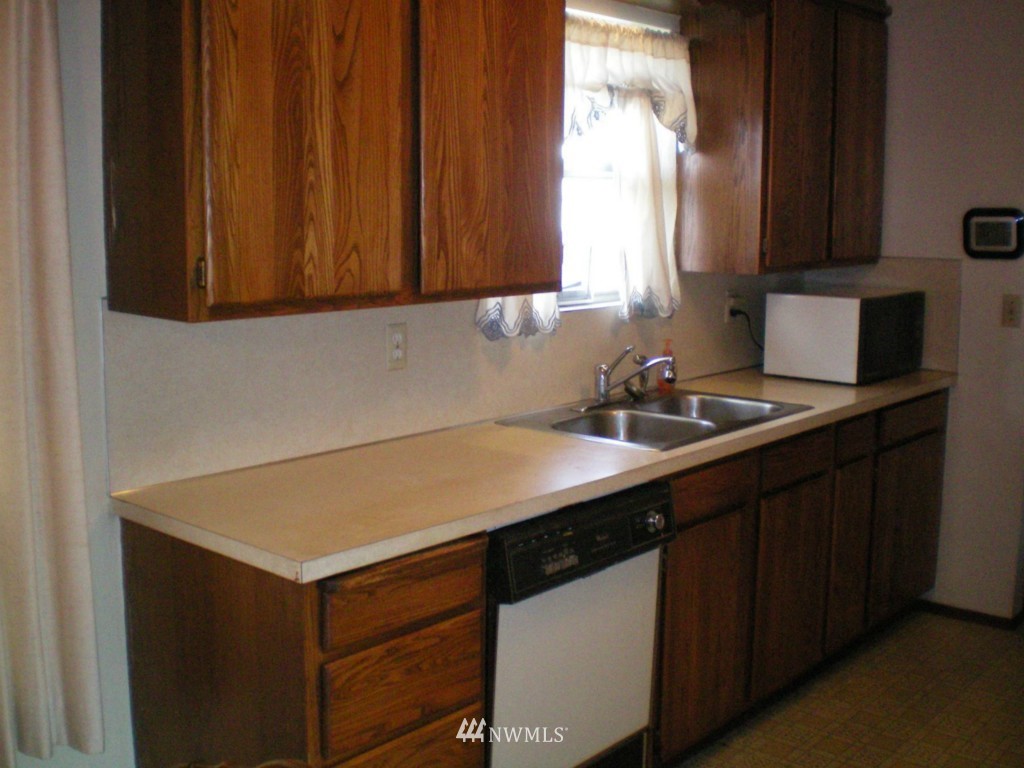 325 Wells Avenue North Renton, WA 98057 - Photo 5 of 13 Gallery Image 5