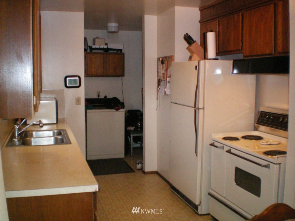 325 Wells Avenue North Renton, WA 98057 - Photo 6 of 13 Gallery Image 6