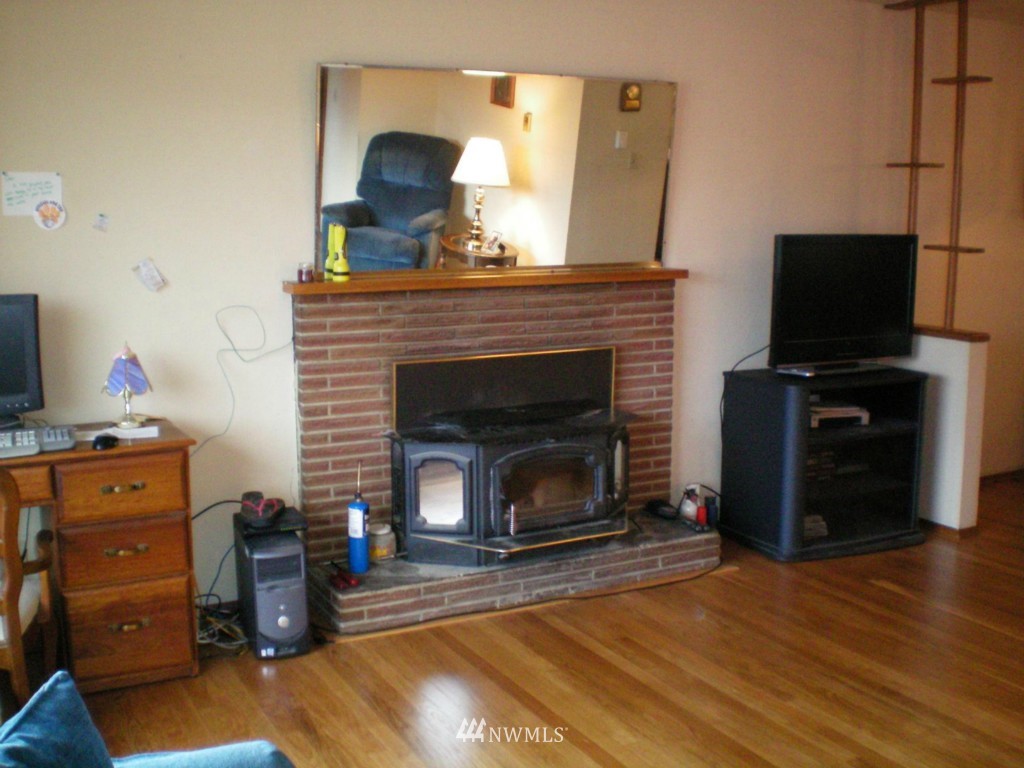 325 Wells Avenue North Renton, WA 98057 - Photo 9 of 13 Gallery Image 9