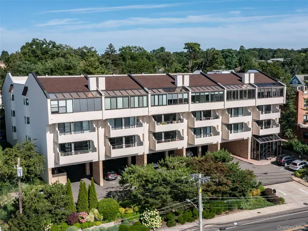 $860,000 | 372 Main Street, Unit 205, Port Washington, NY 11050