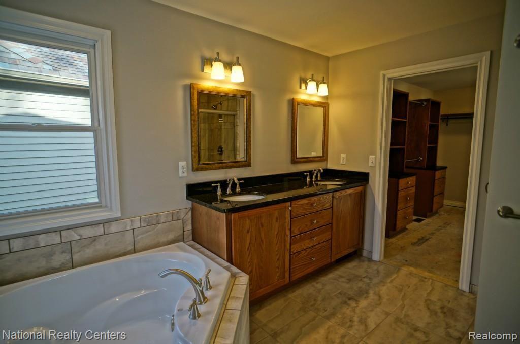 305 South Castell Avenue Rochester, MI 48307 - Photo 16 of 19 MasterBath.jpg