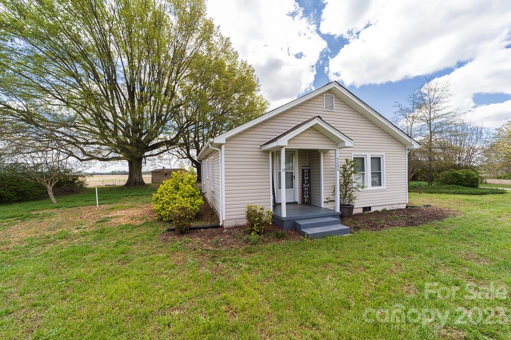 5204 Fish Road Marshville, NC 28103 - Photo 3 of 20 a view of a house with a yard