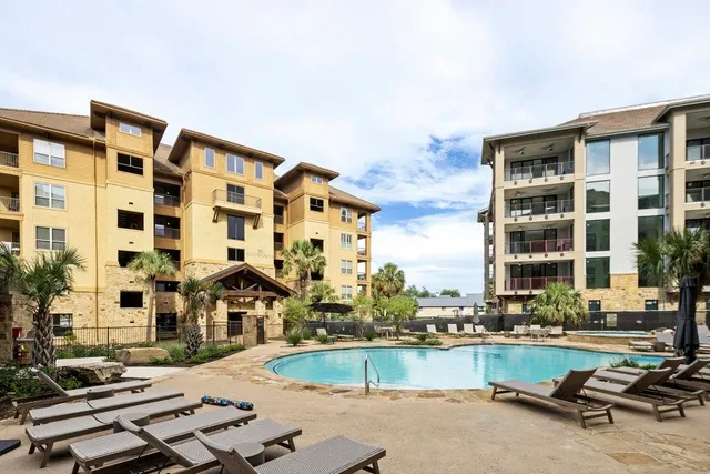 $1,100,000 | 96 Island Drive, Horseshoe Bay, TX 78657