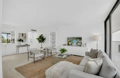 $635,000 | 7738 Lakeside Boulevard, Unit 352, Boca Raton, FL 33434