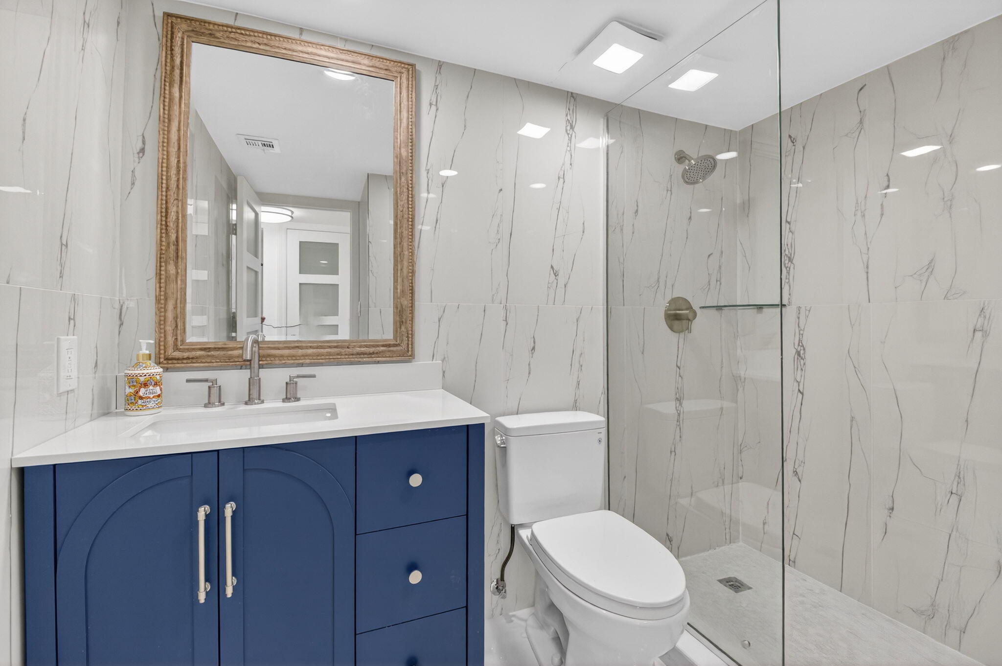 7738 Lakeside Boulevard, Unit 352 Boca Raton, FL 33434 - Photo 19 of 60 Guest Full Bath