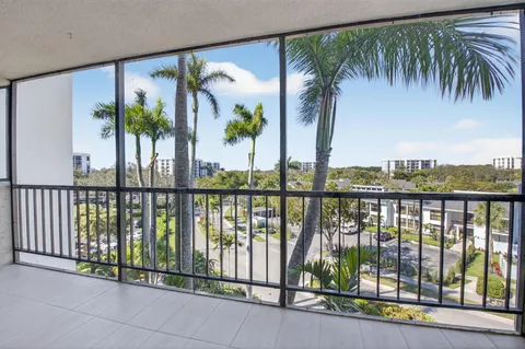 $635,000 | 7738 Lakeside Boulevard, Unit 352, Boca Raton, FL 33434