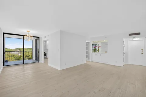 $635,000 | 7738 Lakeside Boulevard, Unit 352, Boca Raton, FL 33434