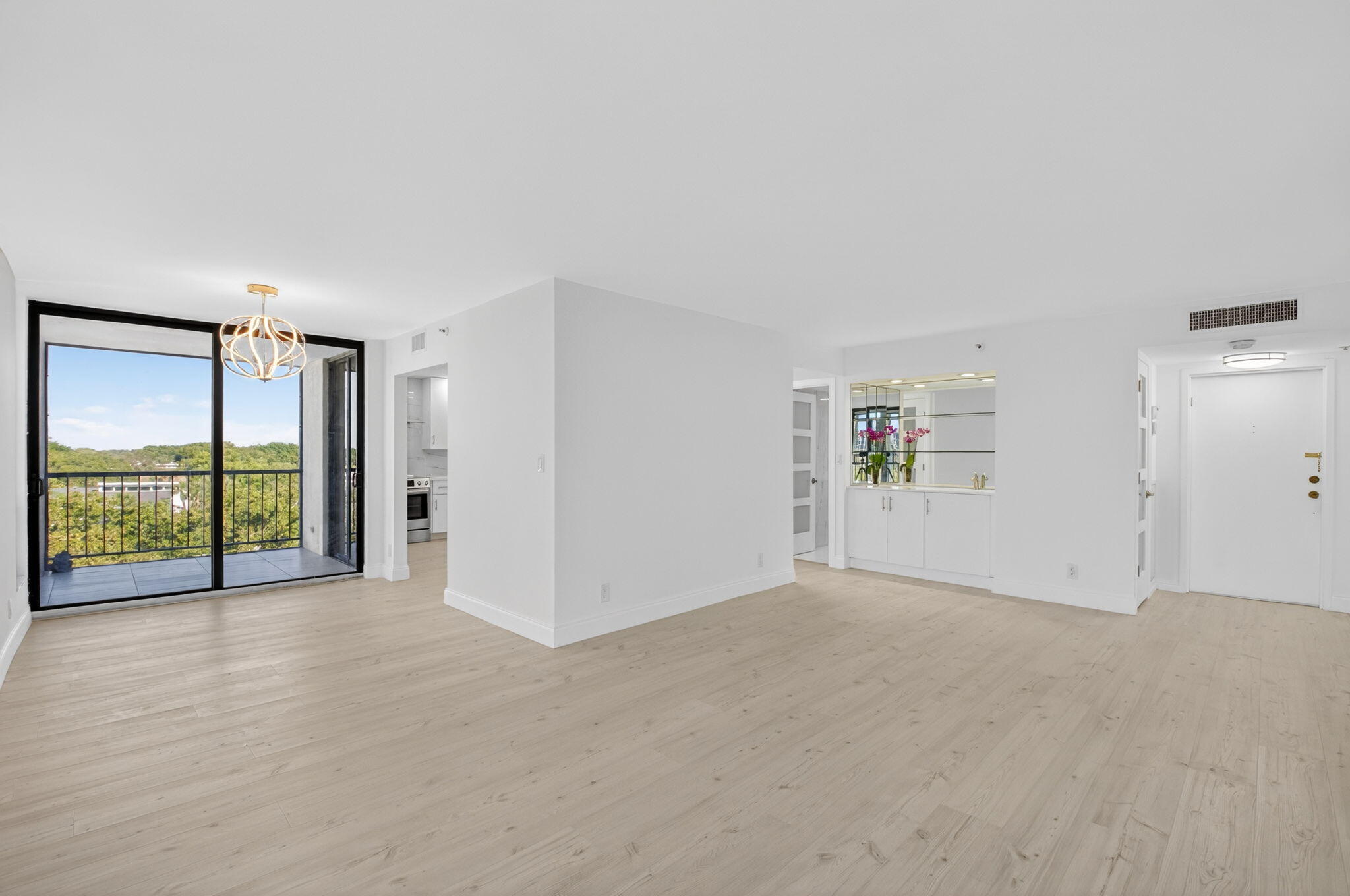 7738 Lakeside Boulevard, Unit 352 Boca Raton, FL 33434 - Photo 2 of 60 Living Room