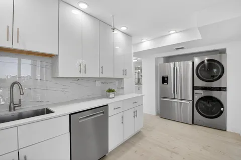 $635,000 | 7738 Lakeside Boulevard, Unit 352, Boca Raton, FL 33434