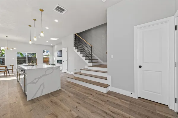 $2,750 | 4117 Yale Street, Houston, TX 77018