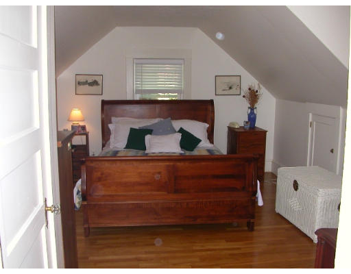 134 Newland Road Arlington, MA 02474 - Photo 6 of 10 Gallery Image 6