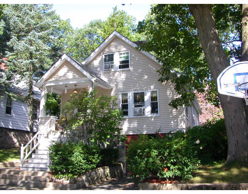 134 Newland Road Arlington, MA 02474 - Photo 8 of 10 Gallery Image 8