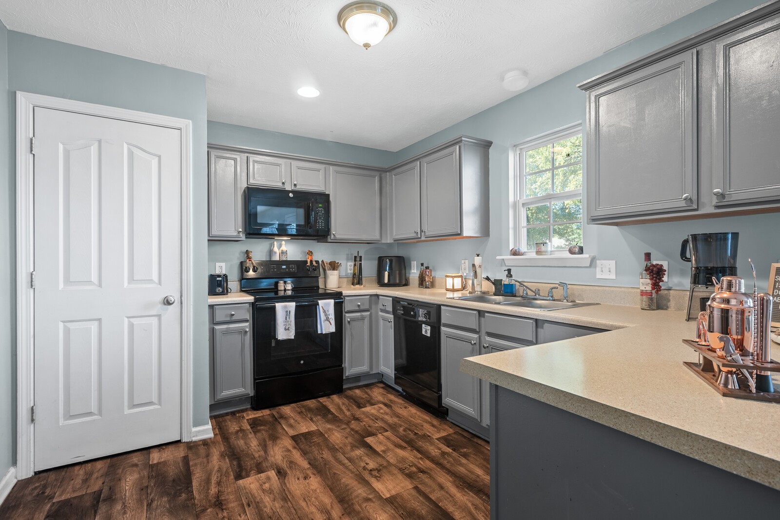 1413 Fall Parkway Murfreesboro, TN 37129 - Photo 23 of 51 a kitchen with granite countertop a refrigerator stove top oven and sink