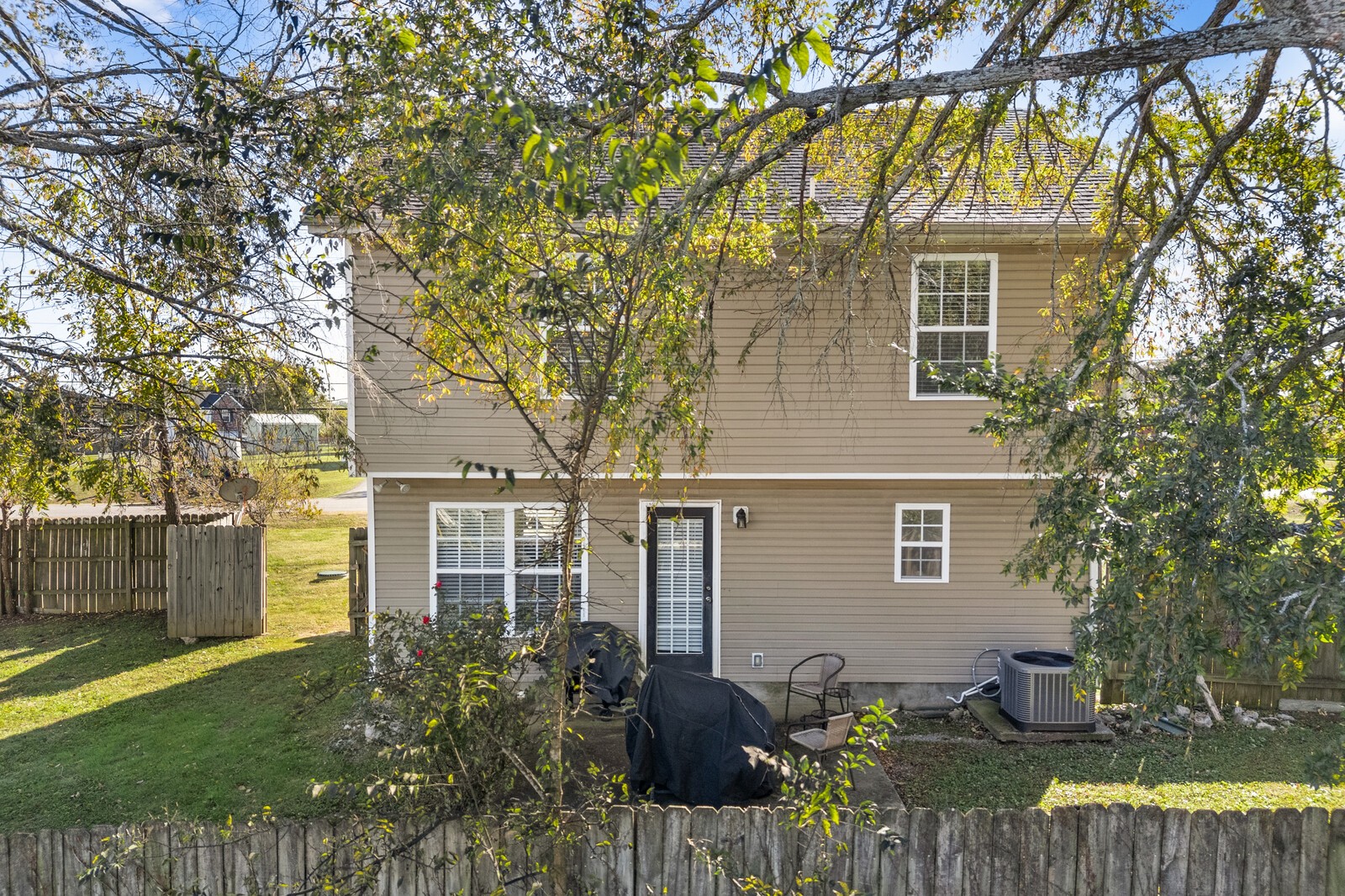 1413 Fall Parkway Murfreesboro, TN 37129 - Photo 36 of 51 front view of house with a garden