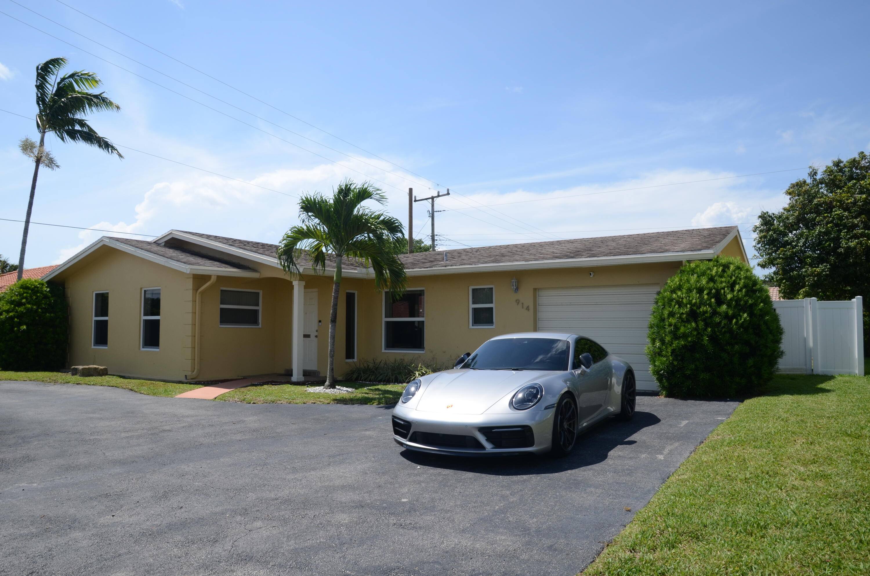 914 Southwest 4th Street Boca Raton, FL 33486 - Photo 2 of 9 DSC_9241