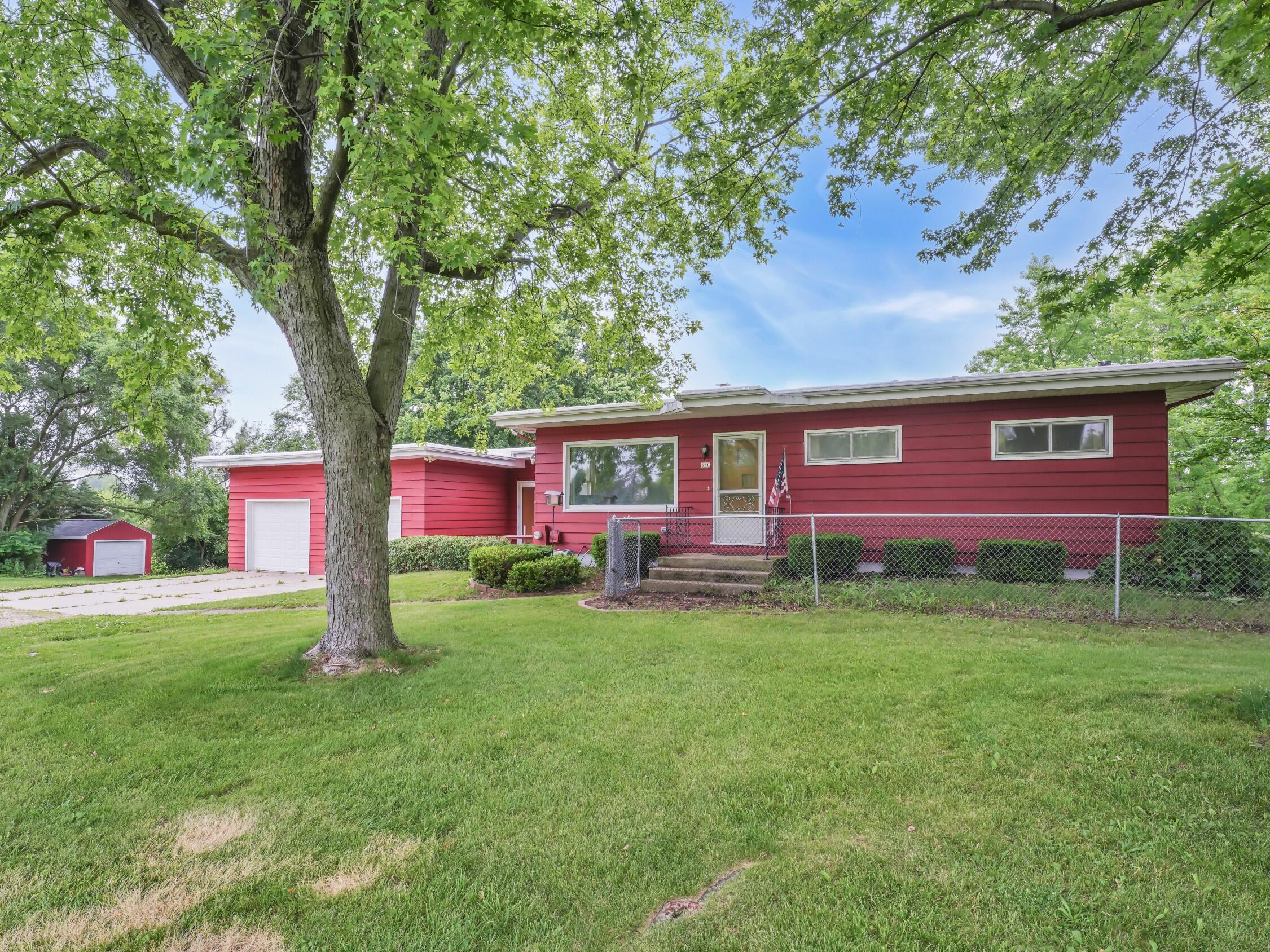 630 South Wisconsin Street Whitewater, WI 53190 - Photo 4 of 9 Front