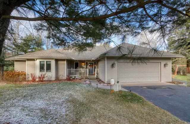 $649,900 | 16542 Ridge Rock Road, Hayward, WI 54843