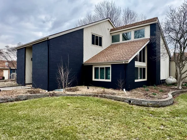 $395,000 | 560 Sir Lancelot Drive, Seymour, IN 47274