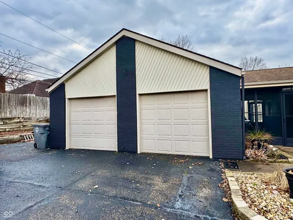 $395,000 | 560 Sir Lancelot Drive, Seymour, IN 47274