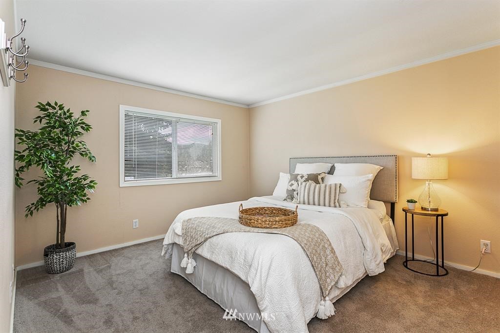 520 North Carpenter Road Snohomish, WA 98290 - Photo 12 of 25 a bedroom with a bed and a potted plant