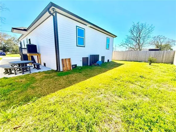 $320,000 | 2420 Maureen Lane, Meraux, LA 70075
