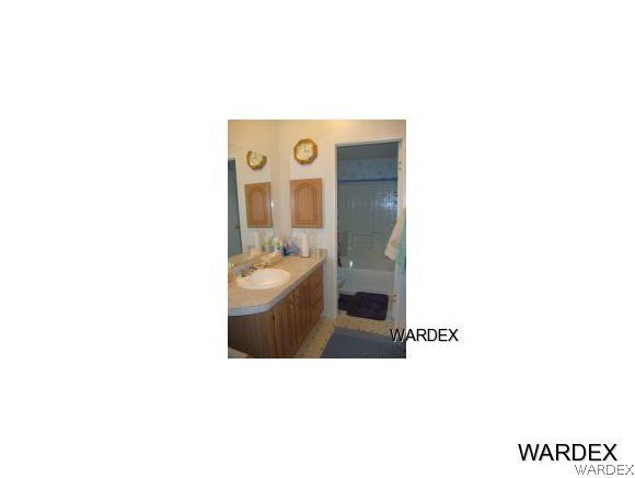 1402 South Canelo Road Golden Valley, AZ 86413 - Photo 7 of 11 master bath