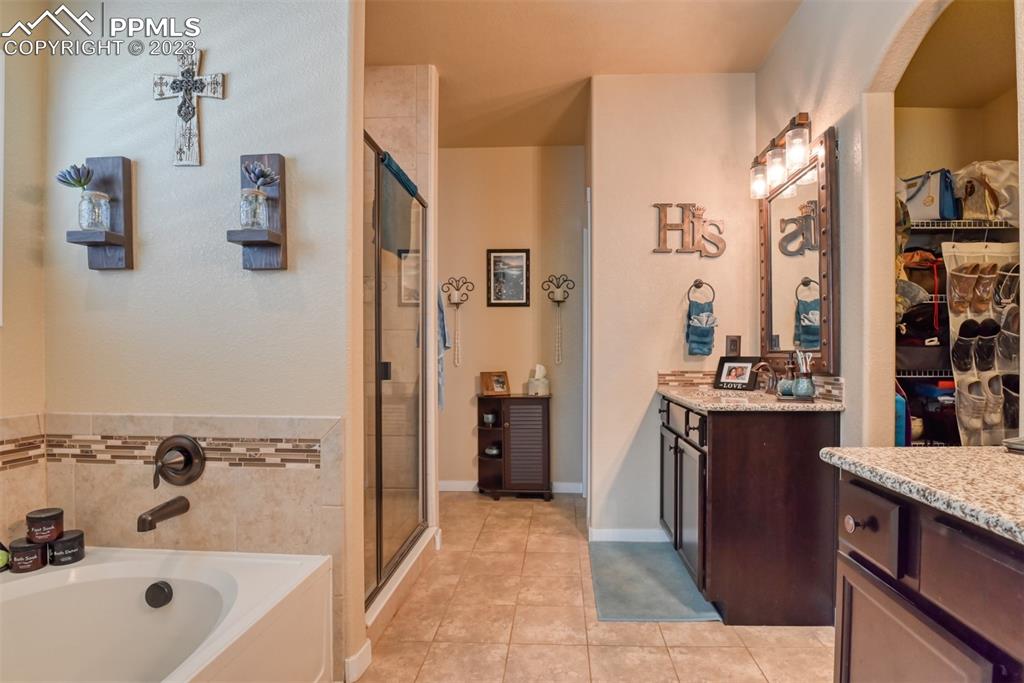 9785 Terrain Road Fountain, CO 80817 - Photo 14 of 40 a bathroom with a bathtub sink and mirror