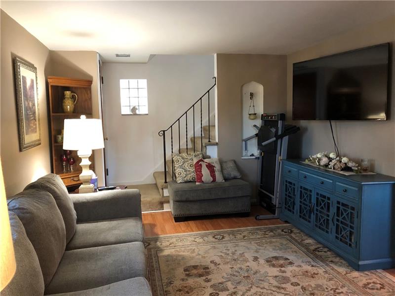 14 East Willock Road Pittsburgh, PA 15227 - Photo 4 of 18 Gallery Image 4