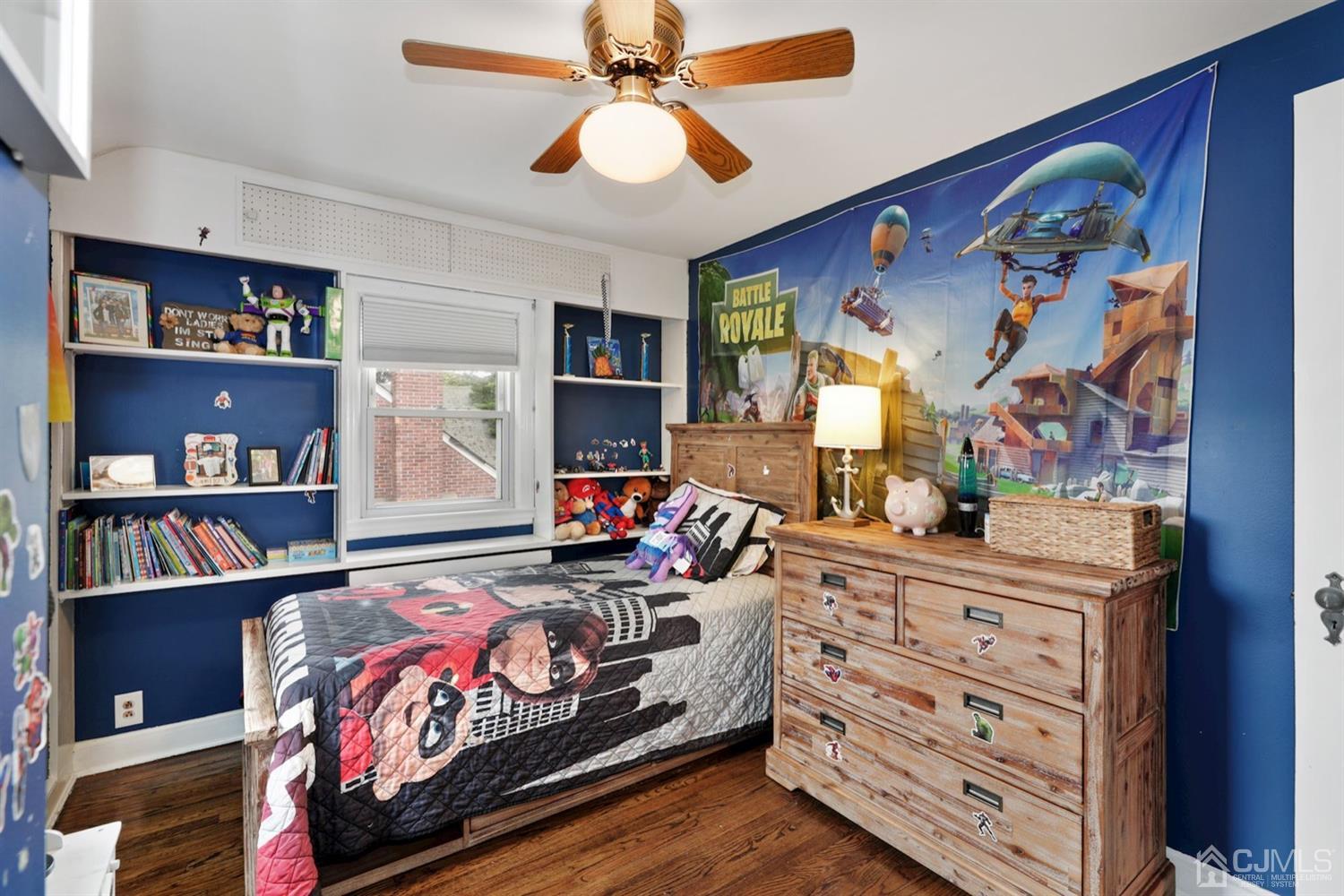 13 Edgewood Road Linden, NJ 07036 - Photo 12 of 14 a bedroom with a bed and furniture