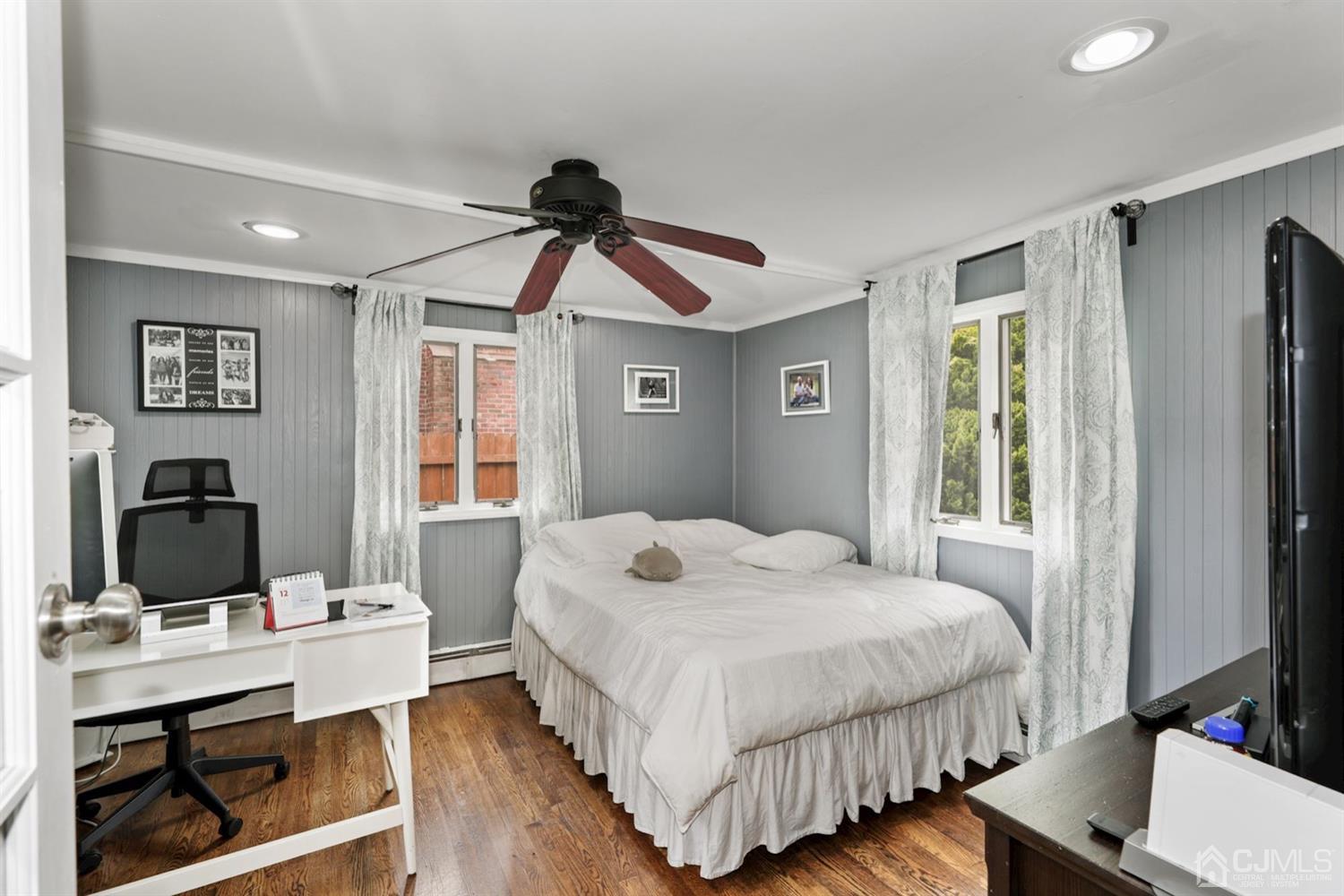13 Edgewood Road Linden, NJ 07036 - Photo 6 of 14 a bedroom with a bed and a desk